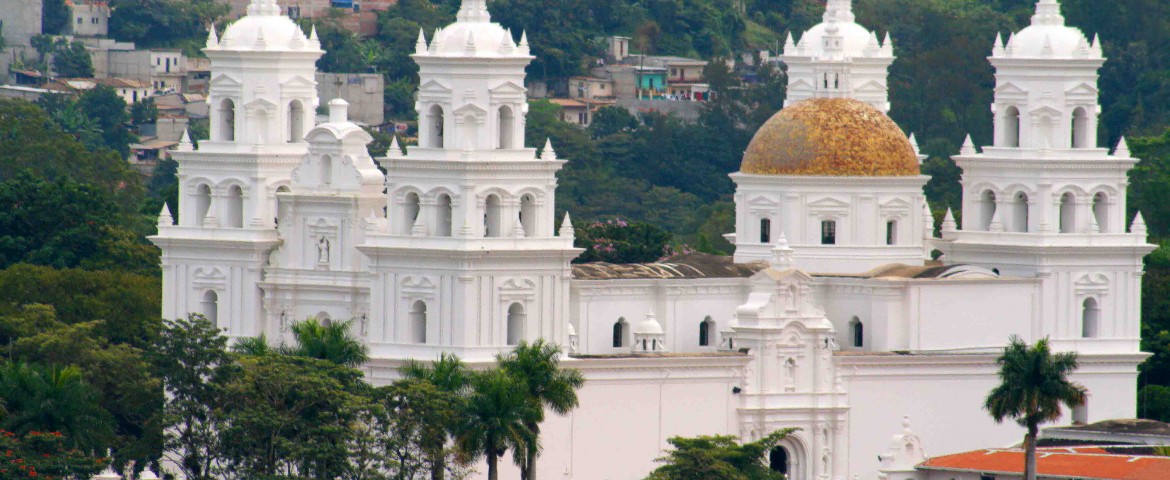 A caballo, bicicleta o moto, los peregrinos a Esquipulas