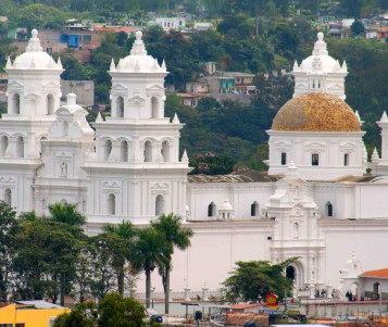 A caballo, bicicleta o moto, los peregrinos a Esquipulas