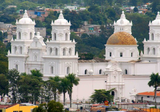 A caballo, bicicleta o moto, los peregrinos a Esquipulas
